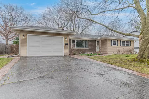 514 Brown St, Wauconda, IL 60084