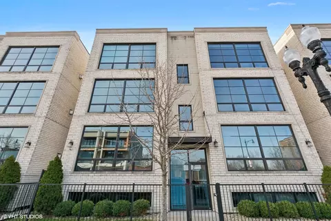 2453 W Irving Park Rd #2W, Chicago, IL 60618