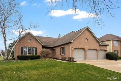 4112 Falcon Dr, Naperville, IL 60564