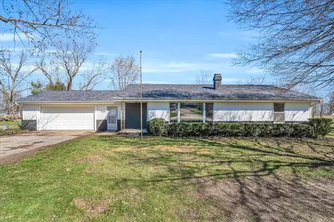 305 N East St, Bellflower, IL 61724