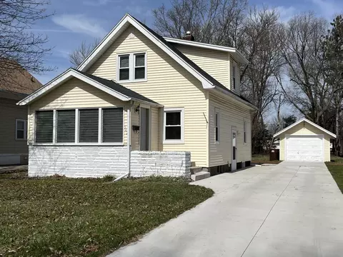 542 Pearl Ave, Loves Park, IL 61111