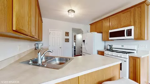 24330 Leski Ln, Plainfield, IL 60585 photo 7