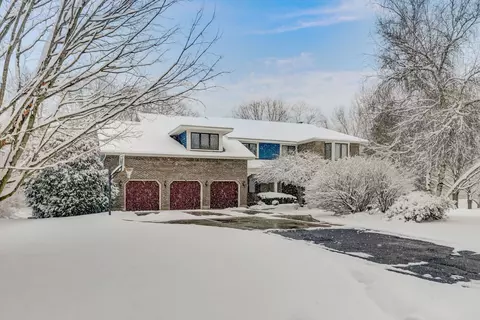 38532 N Oakcrest Ln, Wadsworth, IL 60083