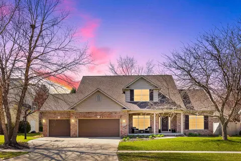 2504 Kaitlyn Dr, Bloomington, IL 61704