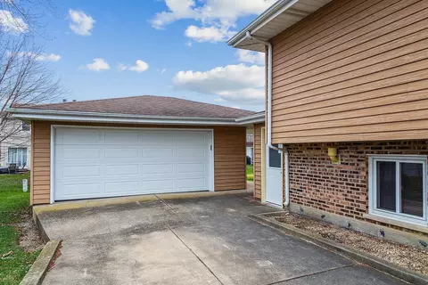 1426 Summit Dr, Lockport, IL 60441 photo 3