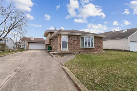 1426 Summit Dr, Lockport, IL 60441