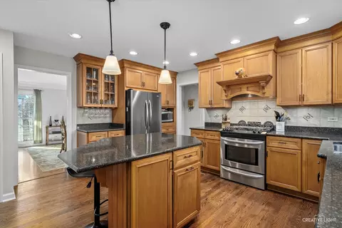 Kitchen - 2215 Stonegate Ln, Wheaton, IL 60189 photo 4 of 4