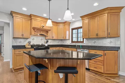 Kitchen - 2215 Stonegate Ln, Wheaton, IL 60189 photo 3 of 4