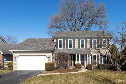 2215 Stonegate Ln, Wheaton, IL 60189