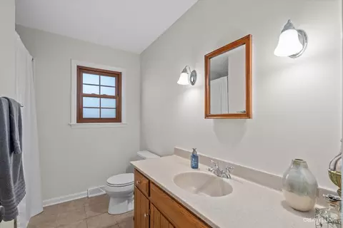Bath - 2215 Stonegate Ln, Wheaton, IL 60189 photo 1 of 5