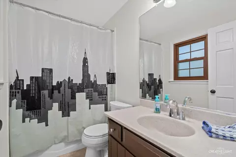 Bath - 2215 Stonegate Ln, Wheaton, IL 60189 photo 5 of 5