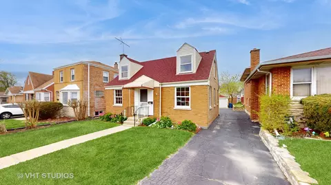 Exterior - 1916 N Taft Ave, Berkeley, IL 60163 photo 4 of 13