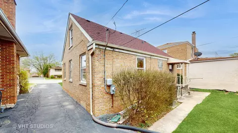 Exterior - 1916 N Taft Ave, Berkeley, IL 60163 photo 12 of 13