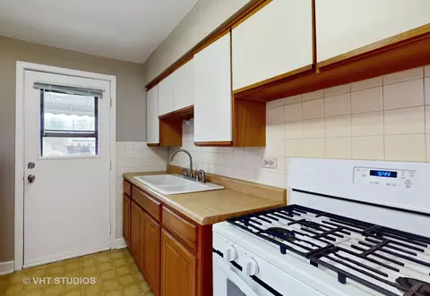 Kitchen - 1916 N Taft Ave, Berkeley, IL 60163 photo 4 of 4