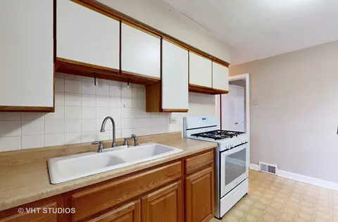 Kitchen - 1916 N Taft Ave, Berkeley, IL 60163 photo 2 of 4