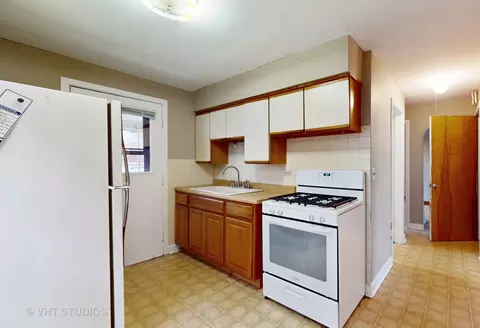 Kitchen - 1916 N Taft Ave, Berkeley, IL 60163 photo 3 of 4