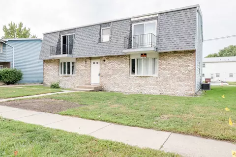 801 Hollycrest Dr, Champaign, IL 61821
