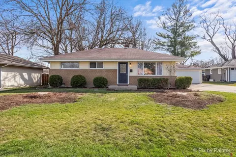 31 Johnathan Rd, Lake Zurich, IL 60047