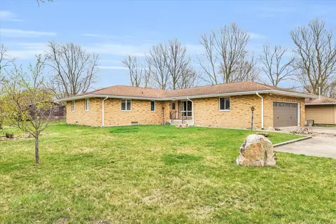 702 E Summer St, Paxton, IL 60957