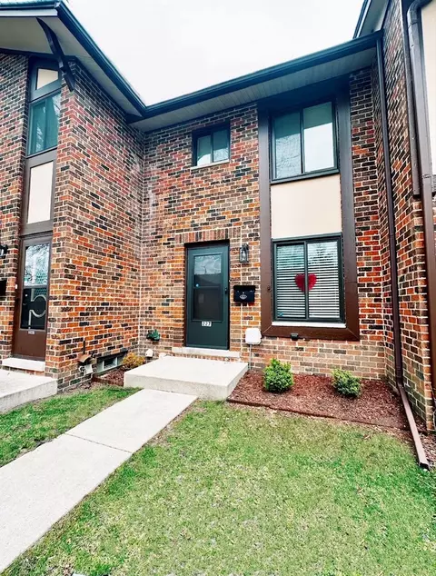1 S227 Dillon Ln, Villa Park, IL 60181