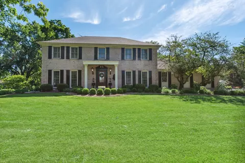 21115 N Woodland Ave, Barrington, IL 60010