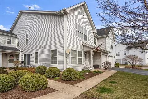 2588 Dickens Ct, Aurora, IL 60503