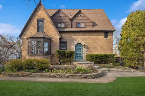 660 Northmoor Rd, Lake Forest, IL 60045