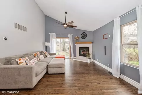 5359 Christopher Dr, Oak Forest, IL 60452 photo 2