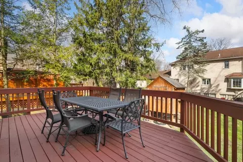 Exterior - 4208 Oaksbury Ln, Rolling Meadows, IL 60008 photo 4 of 9