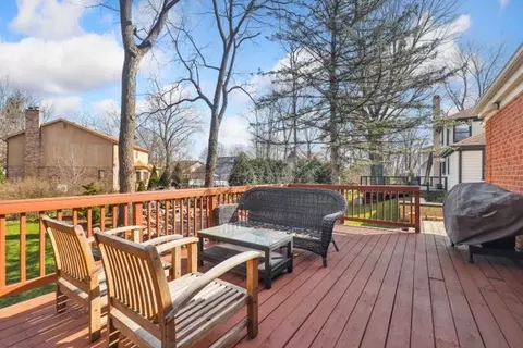 Exterior - 4208 Oaksbury Ln, Rolling Meadows, IL 60008 photo 3 of 9