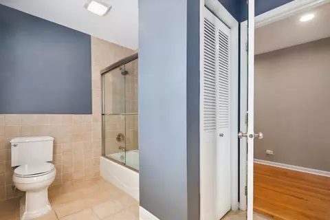Bath - 4208 Oaksbury Ln, Rolling Meadows, IL 60008 photo 4 of 4