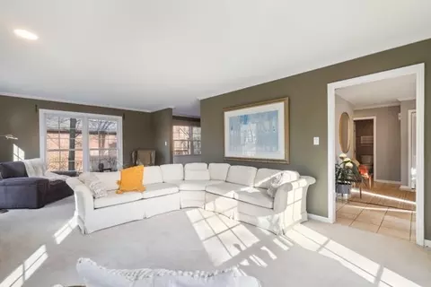 Living - 4208 Oaksbury Ln, Rolling Meadows, IL 60008 photo 4 of 5