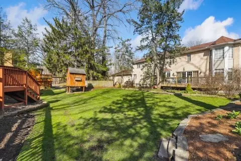 Exterior - 4208 Oaksbury Ln, Rolling Meadows, IL 60008 photo 7 of 9