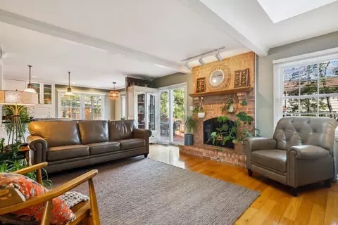 Living - 4208 Oaksbury Ln, Rolling Meadows, IL 60008 photo 1 of 5