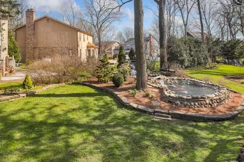 Exterior - 4208 Oaksbury Ln, Rolling Meadows, IL 60008 photo 6 of 9
