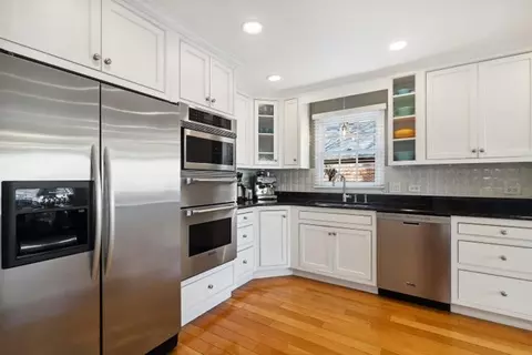 Kitchen - 4208 Oaksbury Ln, Rolling Meadows, IL 60008 photo 5 of 6