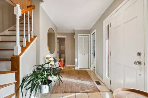Entry Way - 4208 Oaksbury Ln, Rolling Meadows, IL 60008 photo 1 of 3