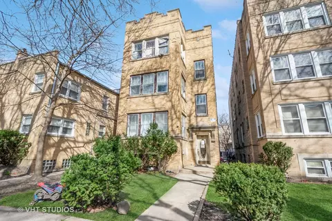 2652 W Greenleaf Ave, Chicago, IL 60645
