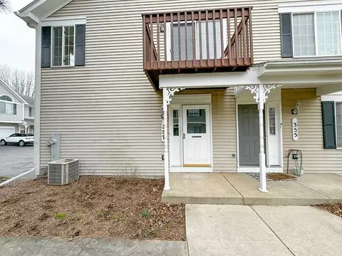 357 Sandhurst Ln #357, South Elgin, IL 60177