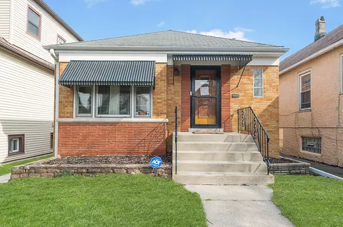 3507 N Neenah Ave, Chicago, IL 60634