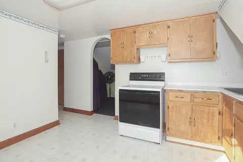 Kitchen - 33 E Walnut Ave, Des Plaines, IL 60016 photo 4 of 4