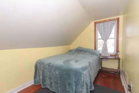 Bedroom - 33 E Walnut Ave, Des Plaines, IL 60016 photo 2 of 2