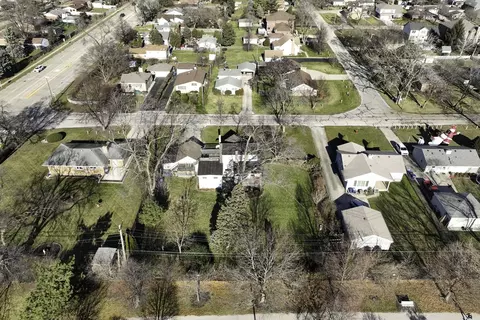 View/Area - 33 E Walnut Ave, Des Plaines, IL 60016 photo 3 of 4