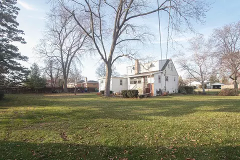 Exterior - 33 E Walnut Ave, Des Plaines, IL 60016 photo 1 of 3