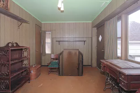 Entry Way - 33 E Walnut Ave, Des Plaines, IL 60016 photo 1 of 1