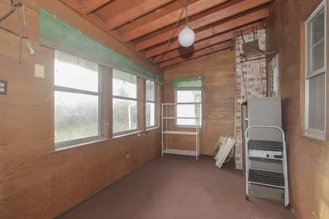 Exterior - 33 E Walnut Ave, Des Plaines, IL 60016 photo 2 of 3