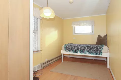 Bedroom - 33 E Walnut Ave, Des Plaines, IL 60016 photo 1 of 2