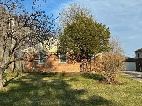 907 Woodward Ave, Deerfield, IL 60015