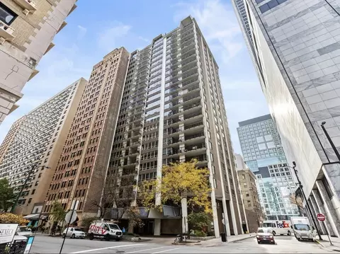 201 E Chestnut St #23C, Chicago, IL 60611