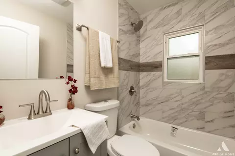 Bath - 16605 Marshfield Ave, Markham, IL 60428 photo 1 of 5